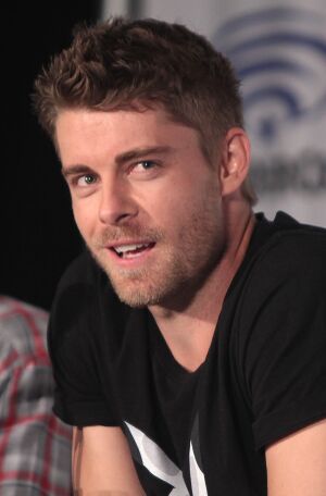 Luke Mitchell.jpg